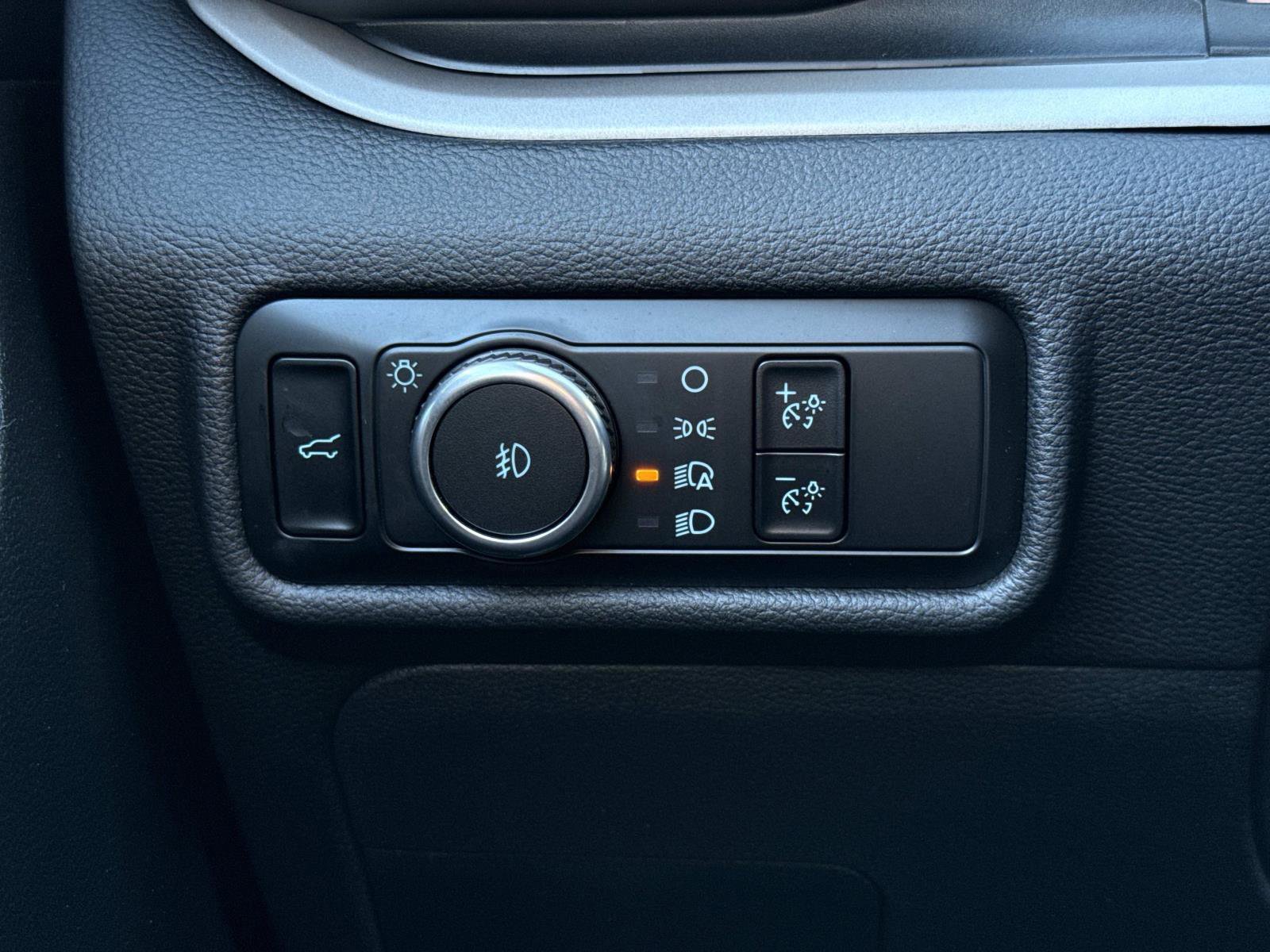 Used 2023 Ford Explorer XLT w/ Equipment Group 202A image 12