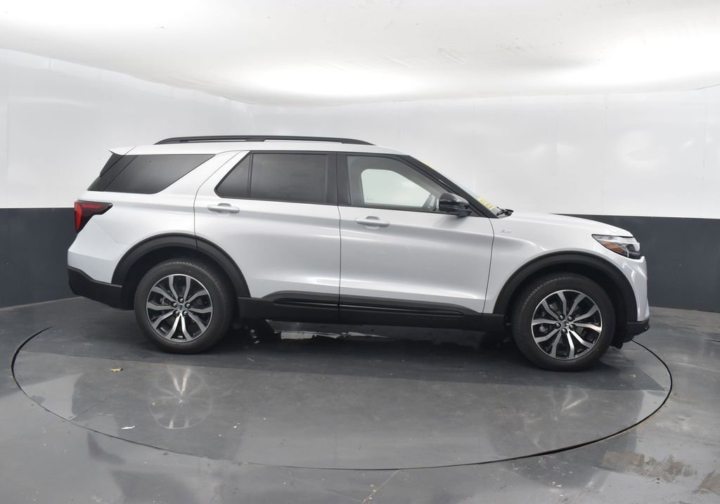 New 2026 Ford Explorer ST-Line image 3