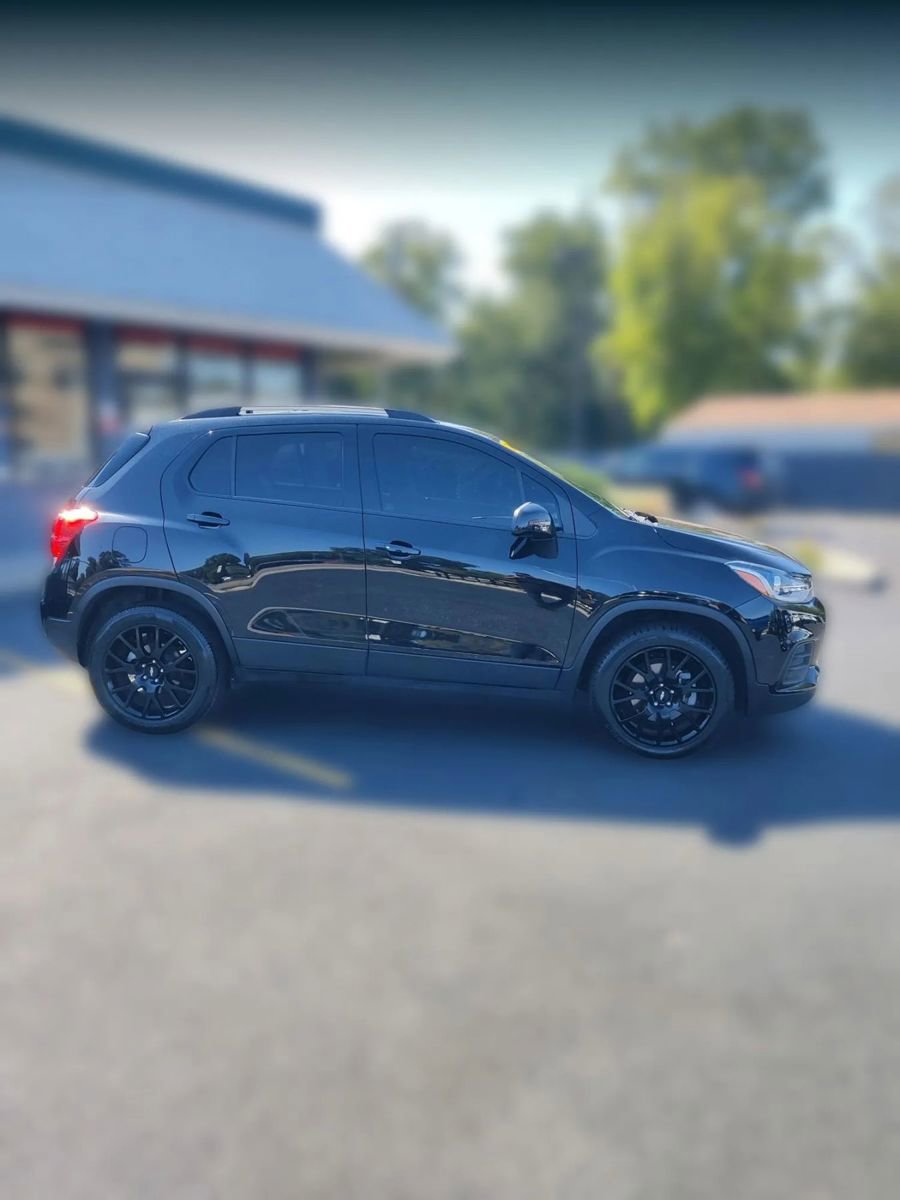 Used 2022 Chevrolet Trax LT w/ Midnight Edition image 8