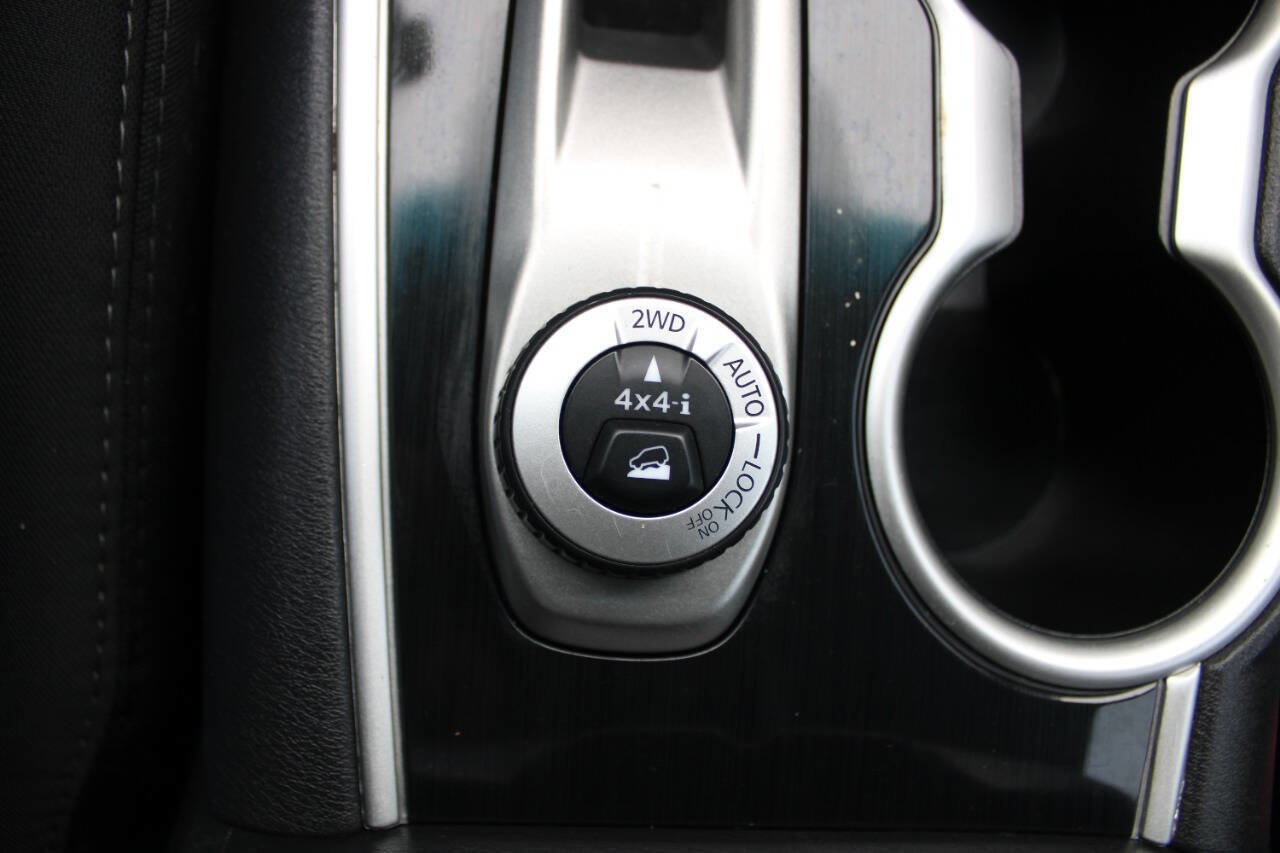 Used 2018 Nissan Pathfinder SV image 39