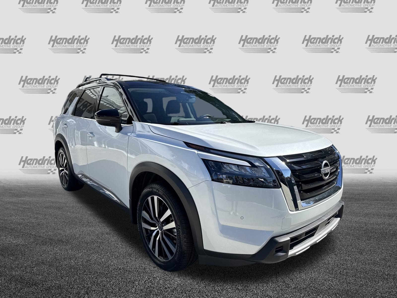 Used 2025 Nissan Pathfinder Platinum w/ Cargo Package AWD/4WD image 2