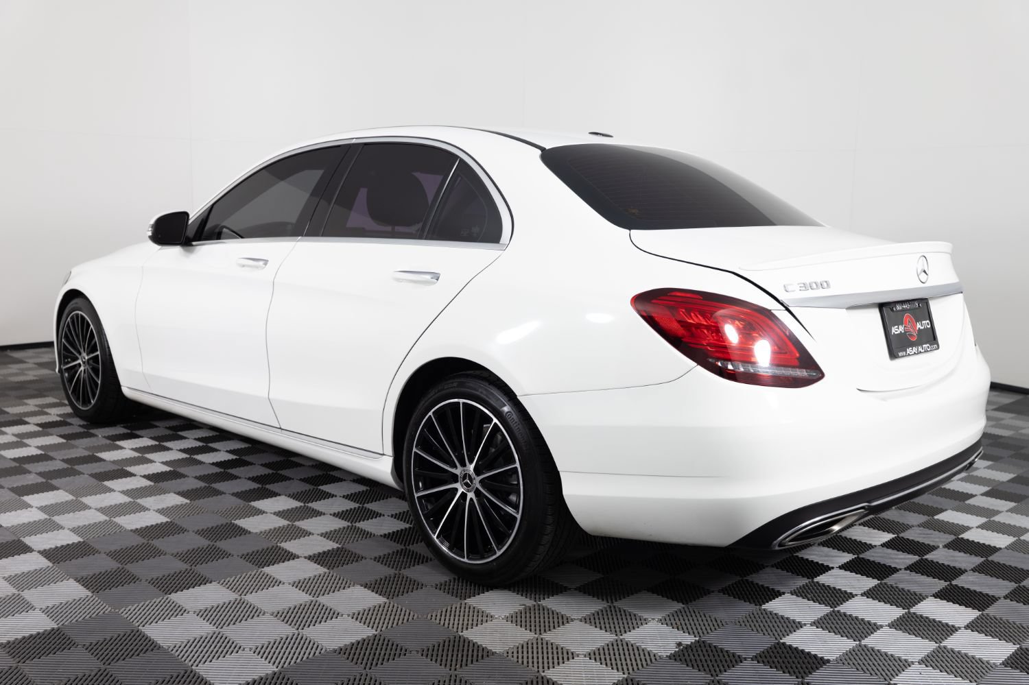 Used 2019 Mercedes-Benz C 300 Sedan image 5