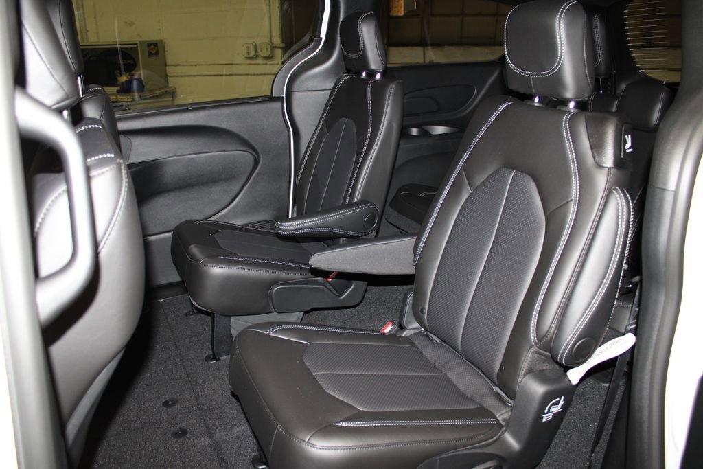 New 2026 Chrysler Voyager LX image 23