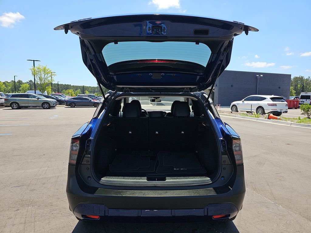 Used 2025 Nissan Kicks SR FWD image 17