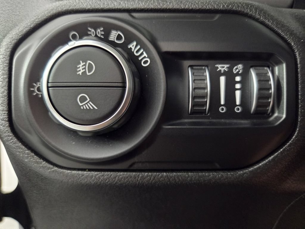 Used 2021 Jeep Gladiator Sport AWD/4WD image 18