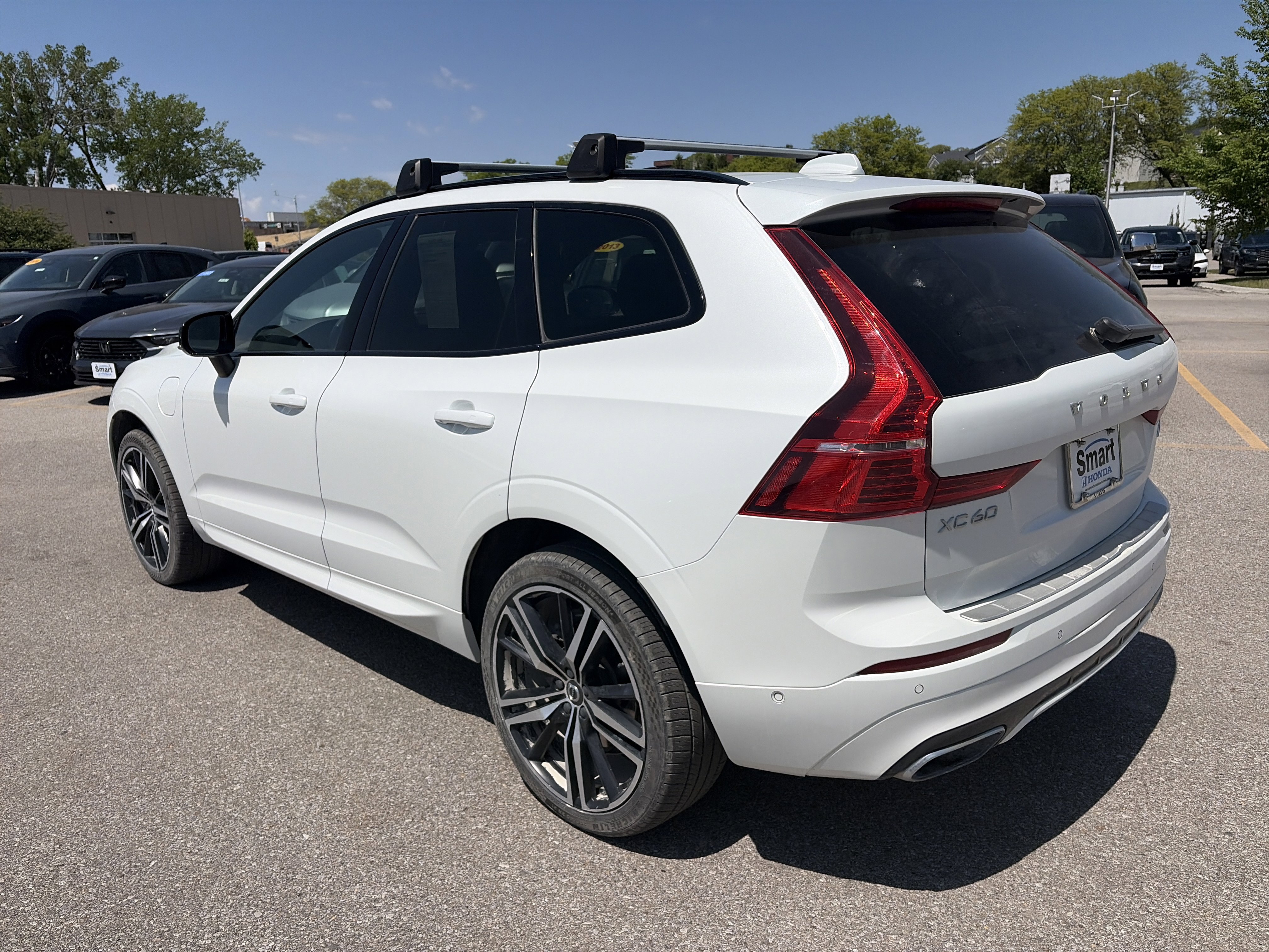 Used 2021 Volvo XC60 T8 R-Design w/ Protection Package Premier AWD/4WD image 9