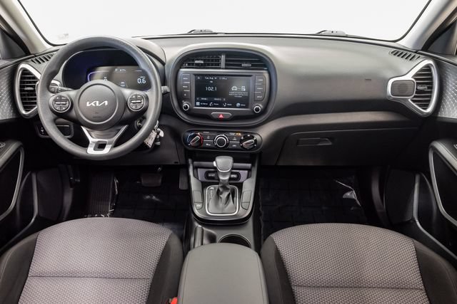 Used 2025 Kia Soul LX w/ LX Technology Package FWD image 26