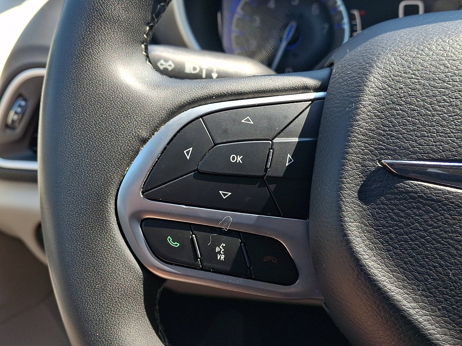 Used 2024 Chrysler Pacifica Touring-L FWD image 18