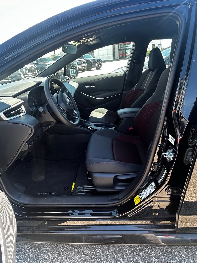 Used 2025 Toyota Corolla SE FWD image 5