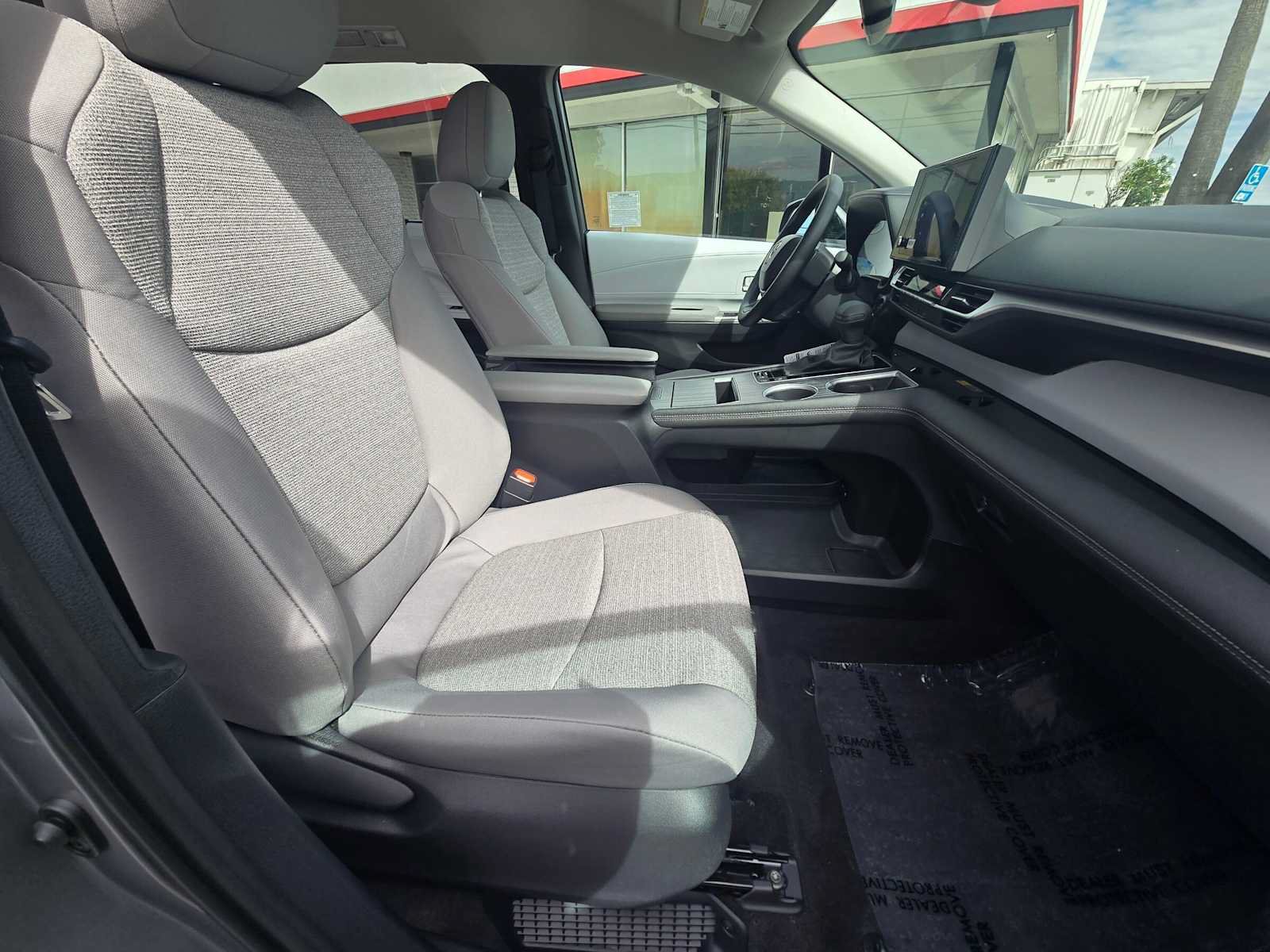 New 2026 Toyota Sienna LE FWD image 32