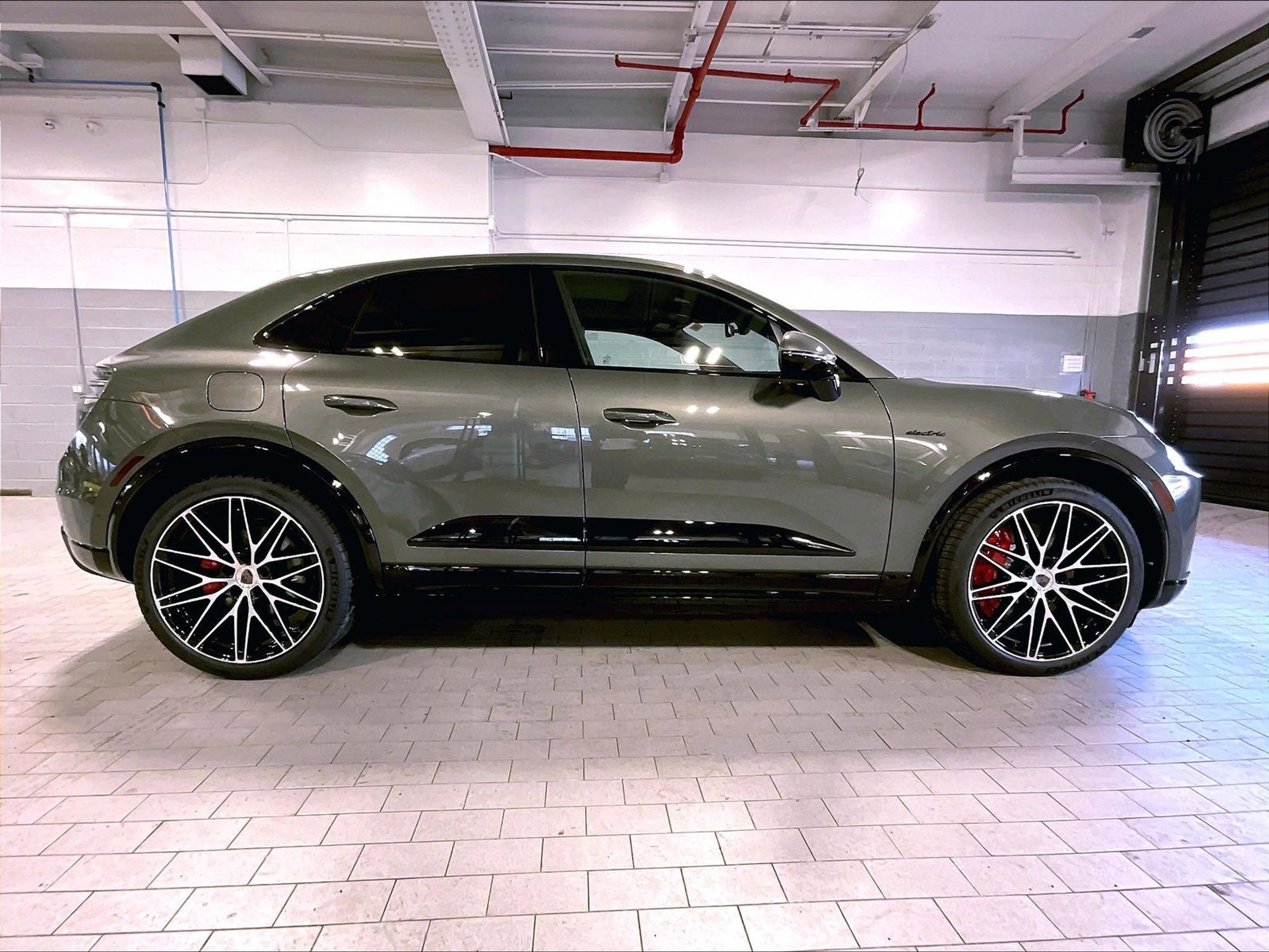 New 2026 Porsche Macan Turbo Electric AWD/4WD image 6
