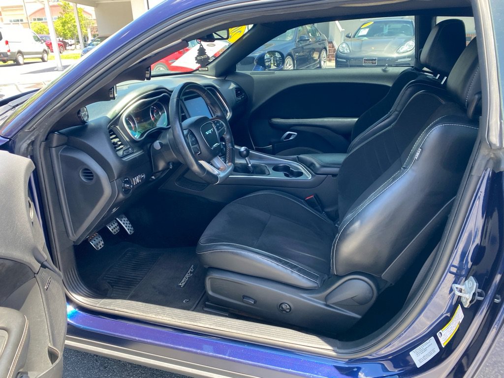 Used 2015 Dodge Challenger SRT RWD image 31