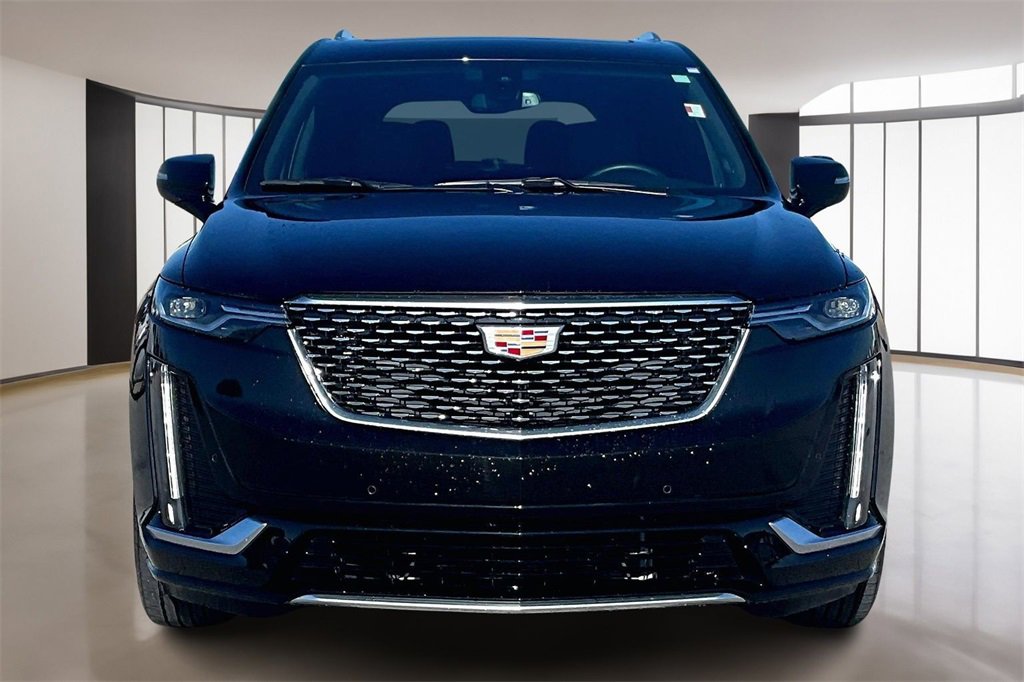 Used 2025 Cadillac XT6 Premium Luxury image 3