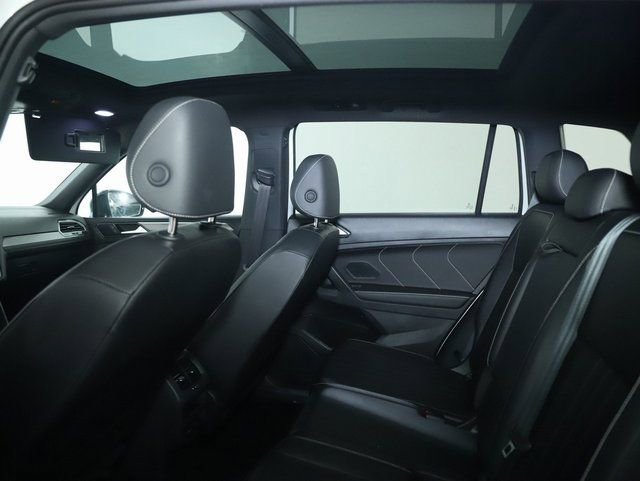 Used 2024 Volkswagen Tiguan SE R-Line AWD/4WD image 15