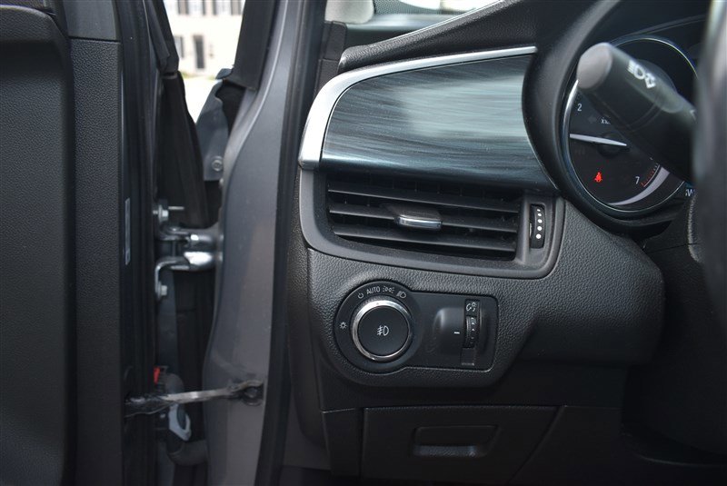 Used 2020 Buick Envision Essence image 13