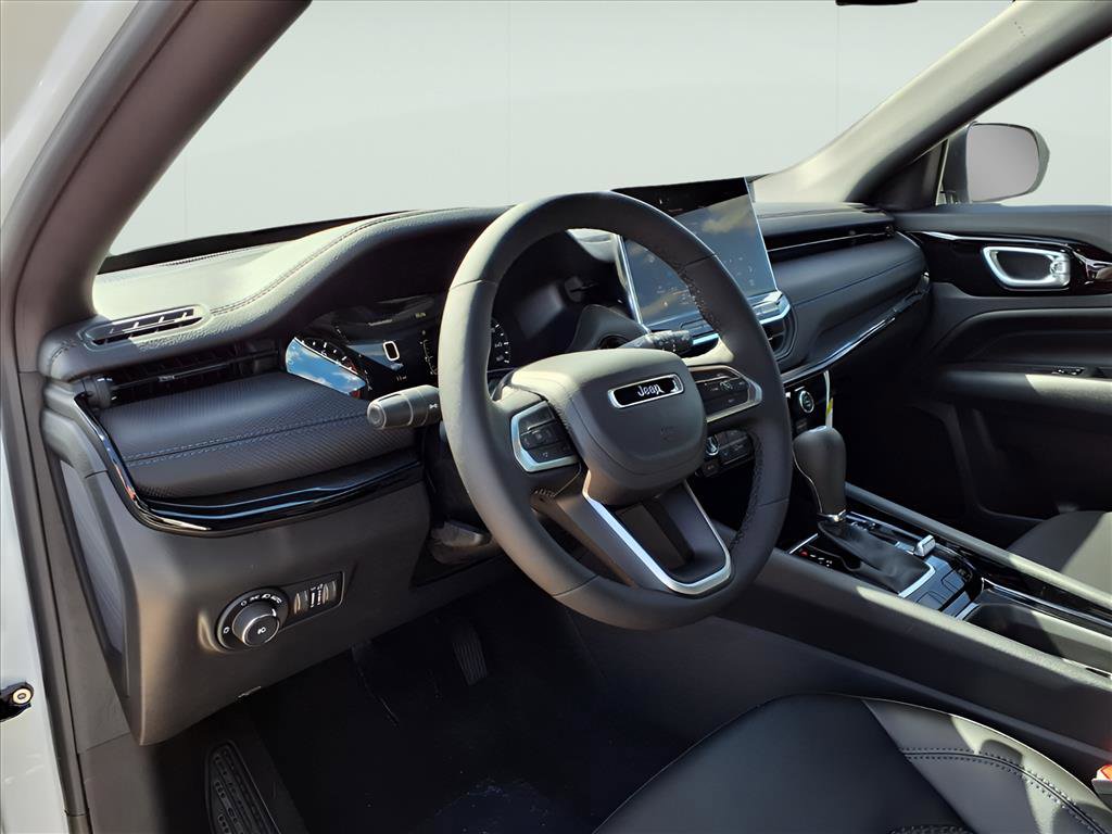 New 2026 Jeep Compass Latitude image 13
