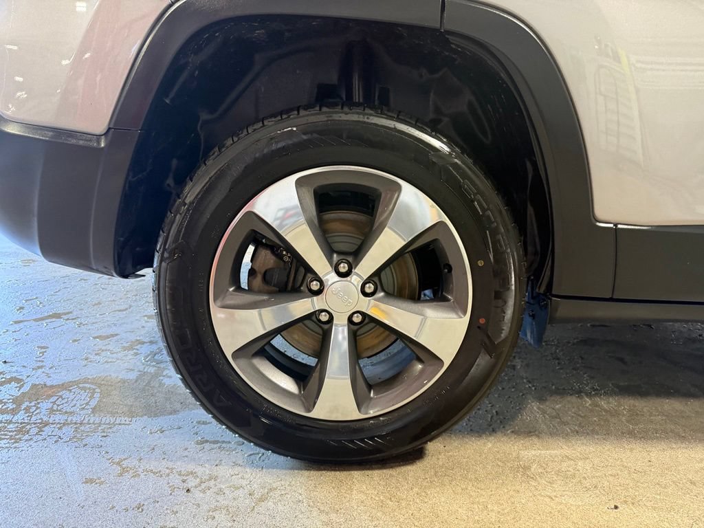 Certified 2020 Jeep Cherokee Limited AWD/4WD image 41