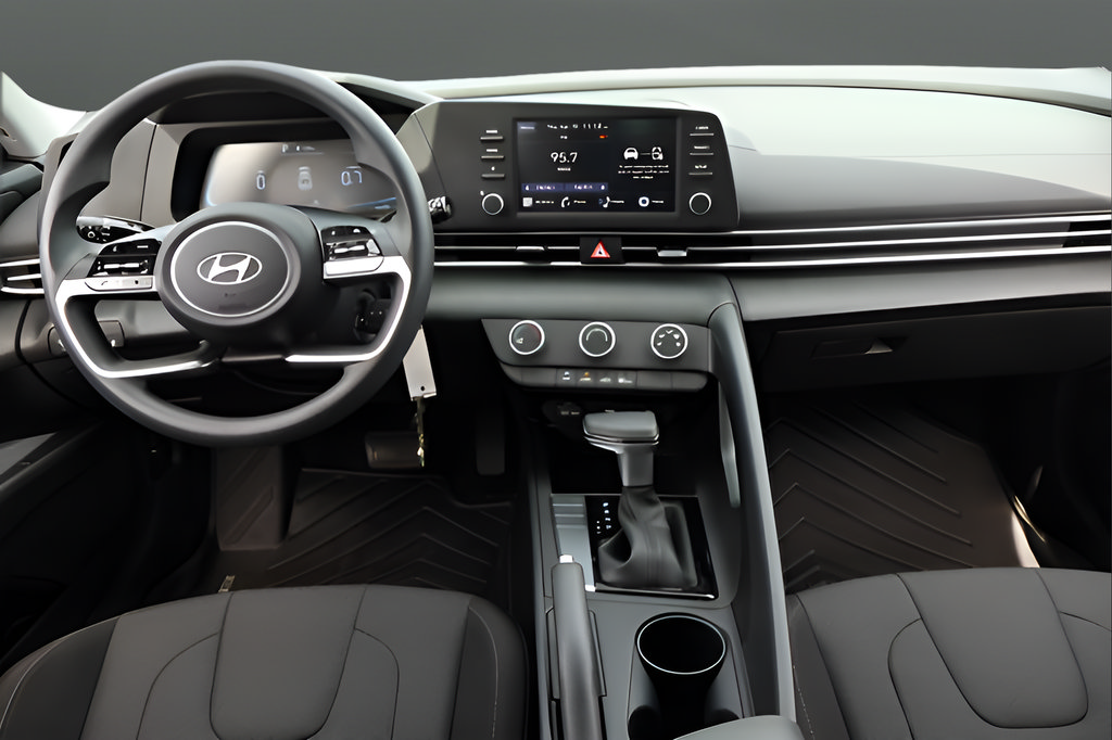 Used 2025 Hyundai Elantra SE FWD image 15