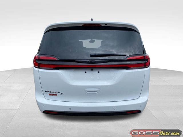New 2026 Chrysler Pacifica Select w/ S Appearance Package FWD image 4