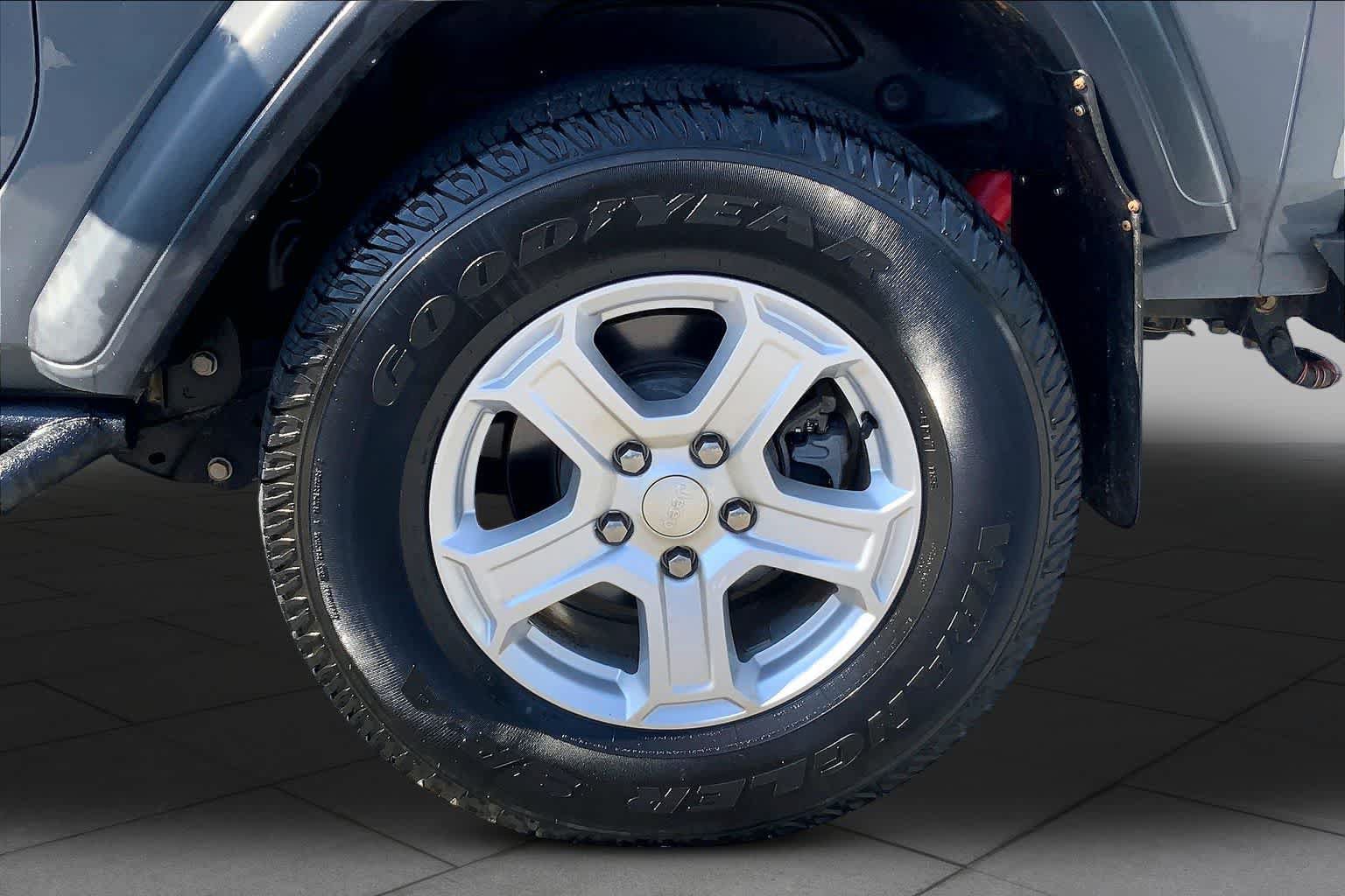 Used 2019 Jeep Wrangler Sport AWD/4WD image 10
