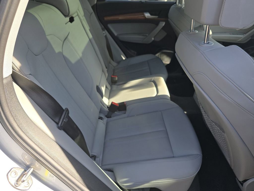 Used 2021 Audi Q5 e Prestige w/ Prestige Package image 21