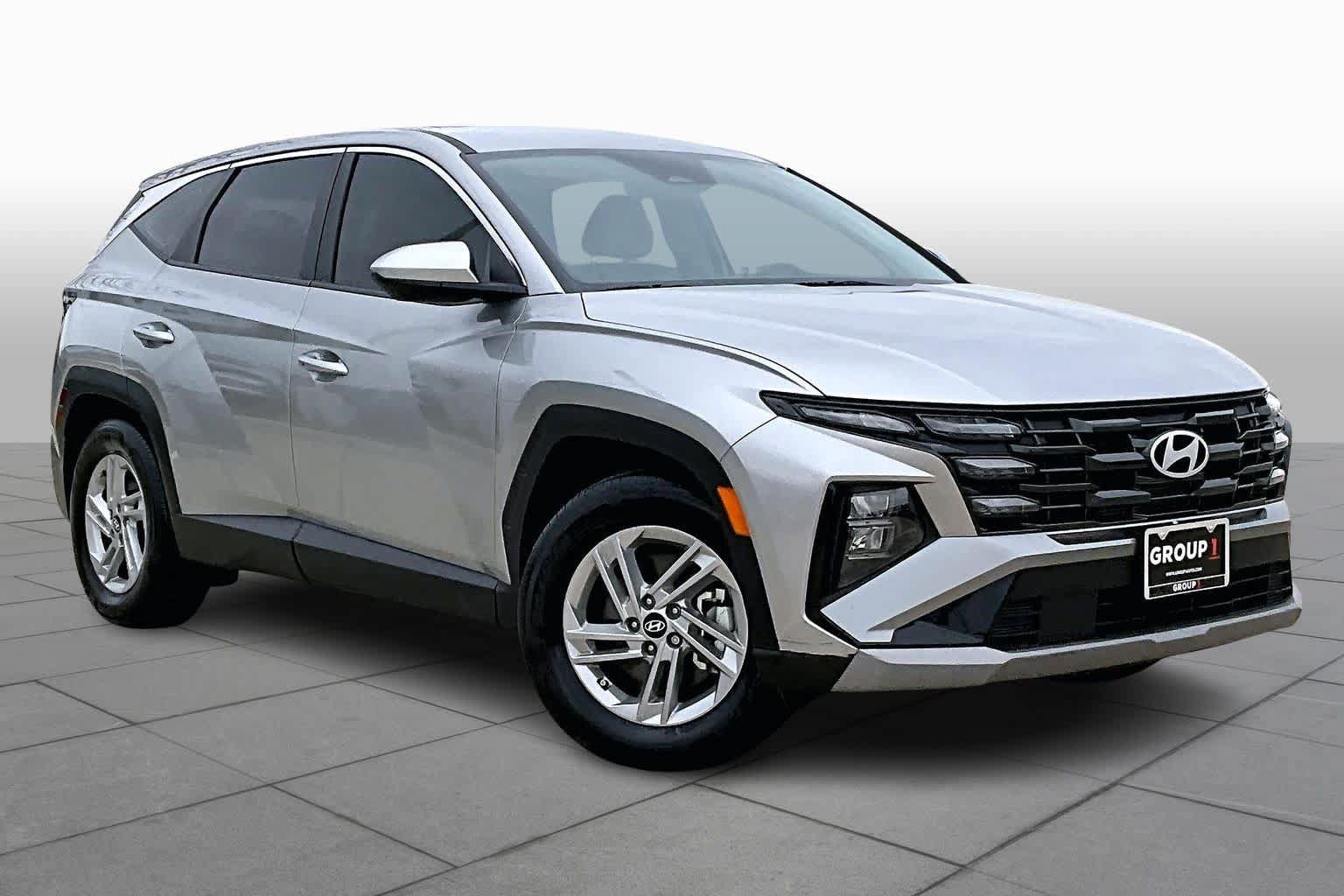 Used 2025 Hyundai Tucson SE FWD image 3