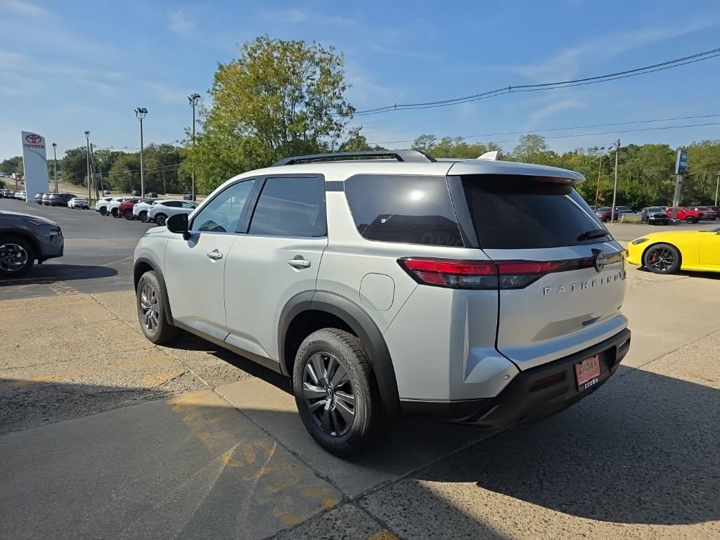 New 2025 Nissan Pathfinder SV image 8