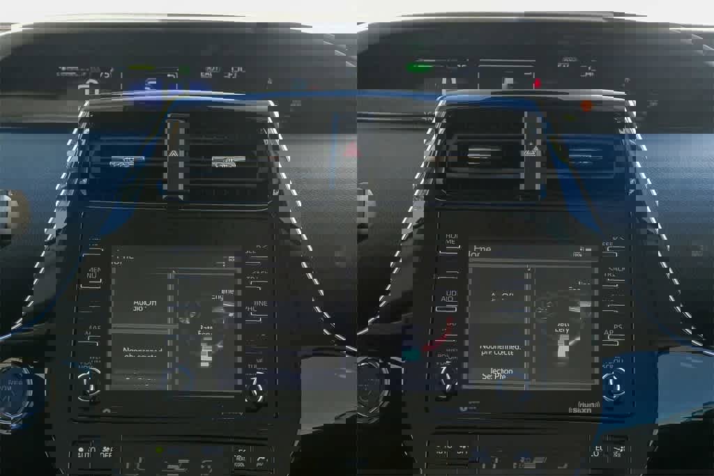 Used 2022 Toyota Prius XLE image 12