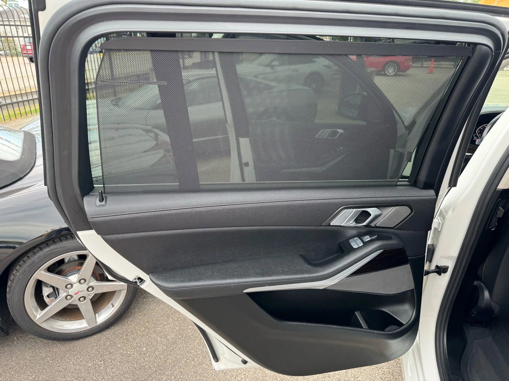 Used 2021 BMW X7 xDrive40i w/ Premium Package image 21