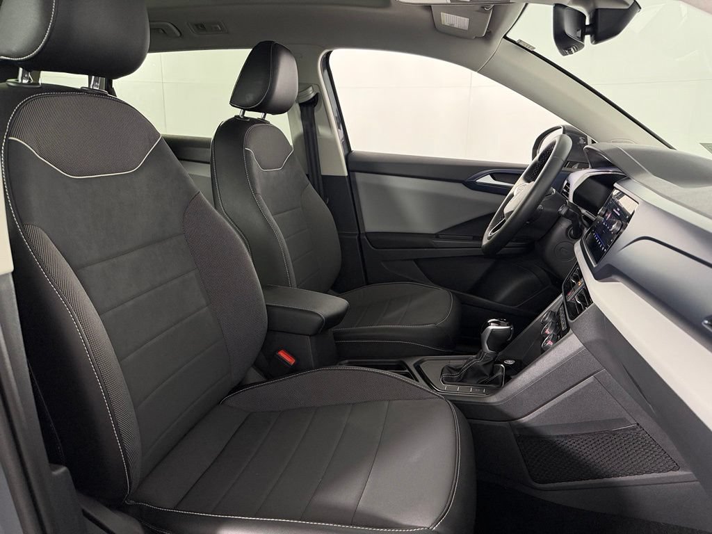 Used 2023 Volkswagen Taos SE w/ Panoramic Sunroof Package FWD image 23