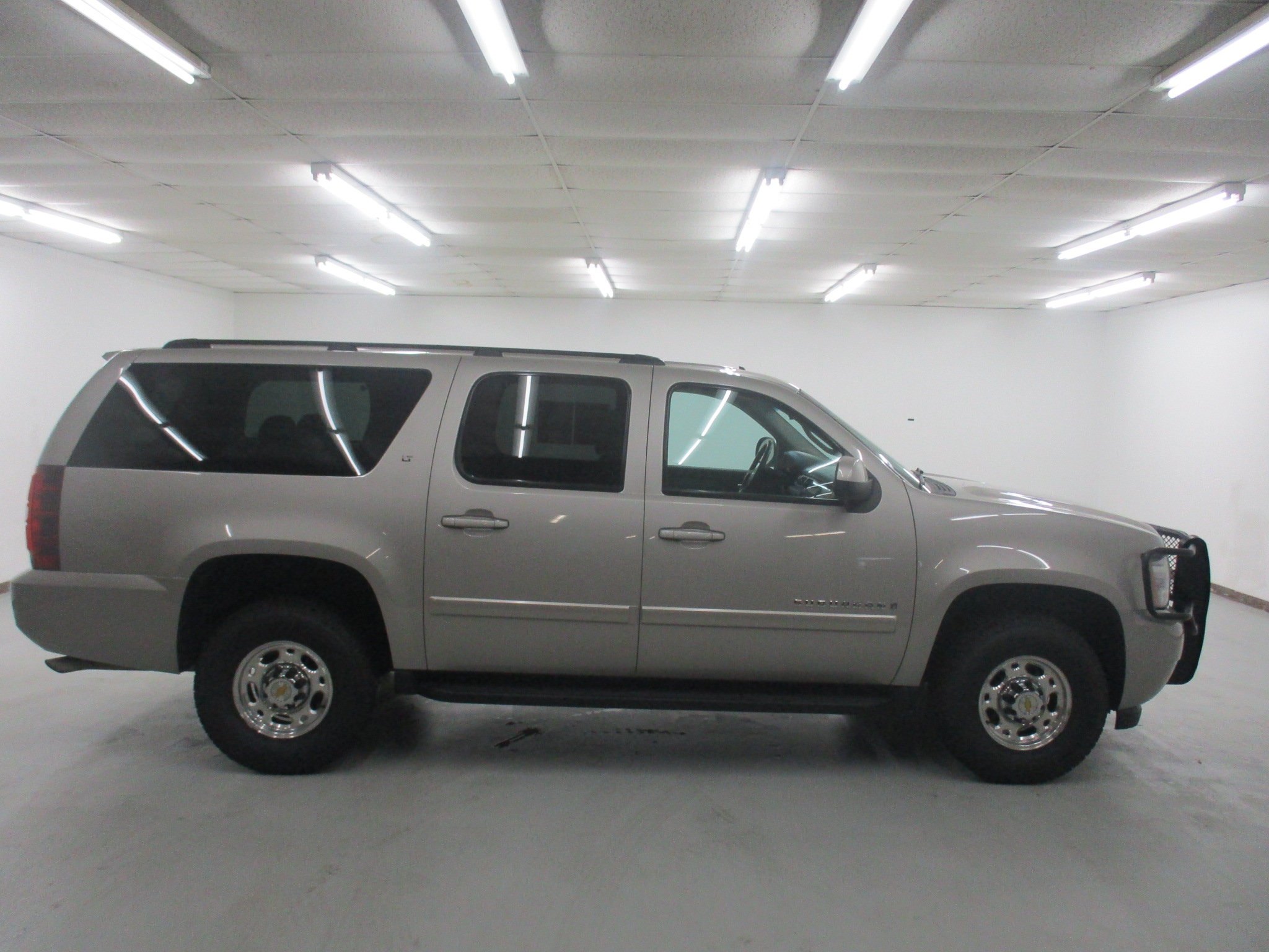 Used 2007 Chevrolet Suburban 2500 LT w/ LT Preferred Equipment Group AWD/4WD image 7