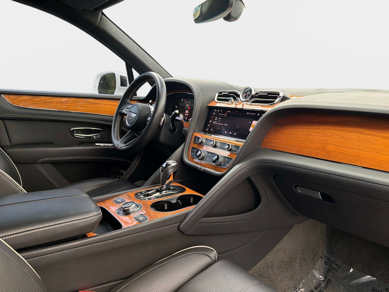 Used 2022 Bentley Bentayga AWD/4WD image 26
