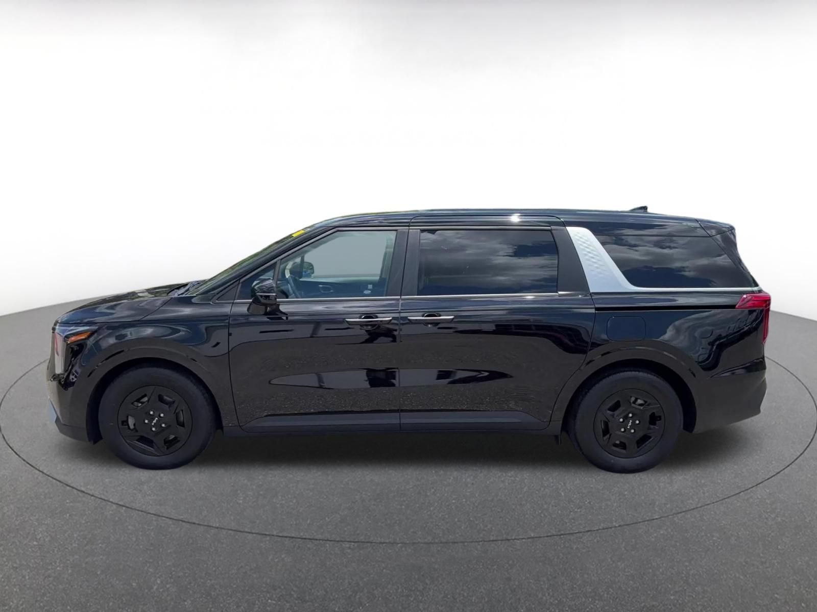 Used 2026 Kia Carnival FWD image 8