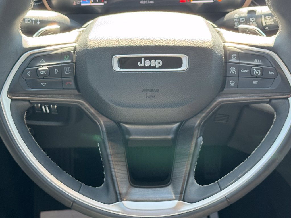 Used 2023 Jeep Grand Cherokee L Limited w/ Luxury Tech Group II AWD/4WD image 23