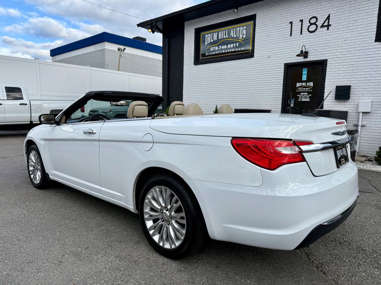 Used 2011 Chrysler 200 Limited FWD image 7