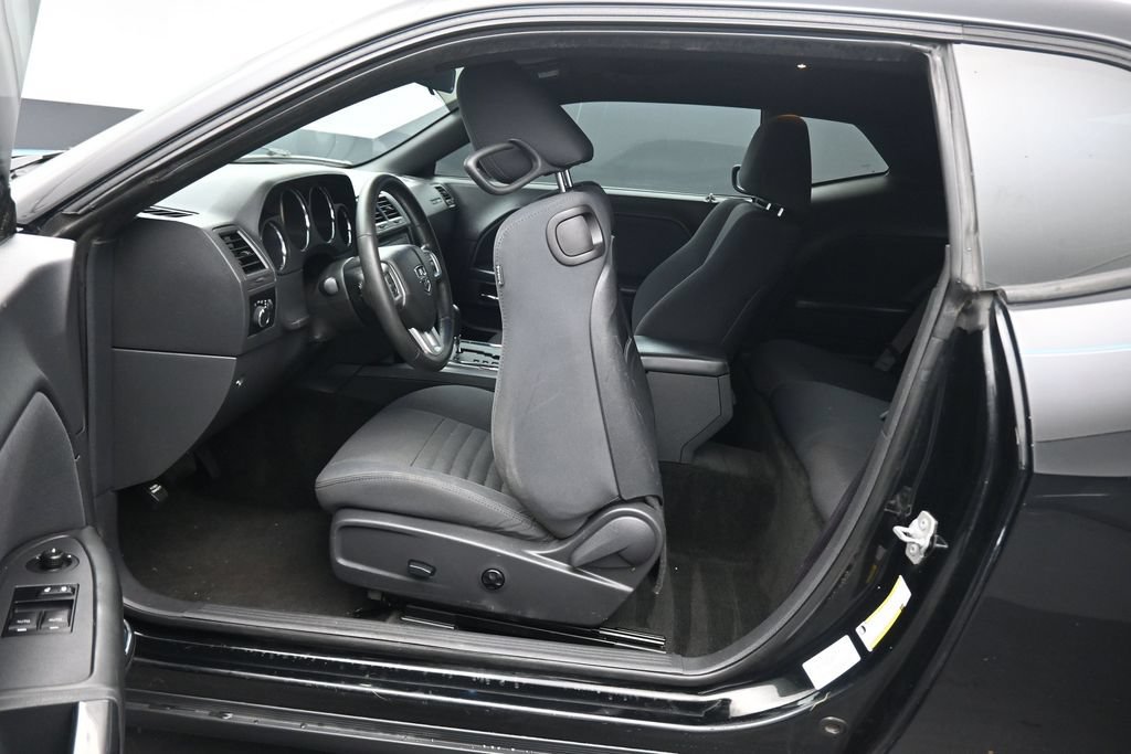 Used 2012 Dodge Challenger SXT RWD image 27