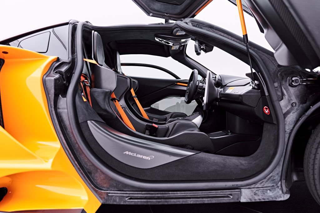 Used 2019 McLaren Senna RWD image 57