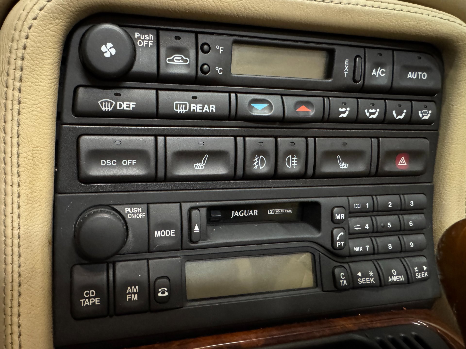 Used 2003 Jaguar XK8 Convertible image 28