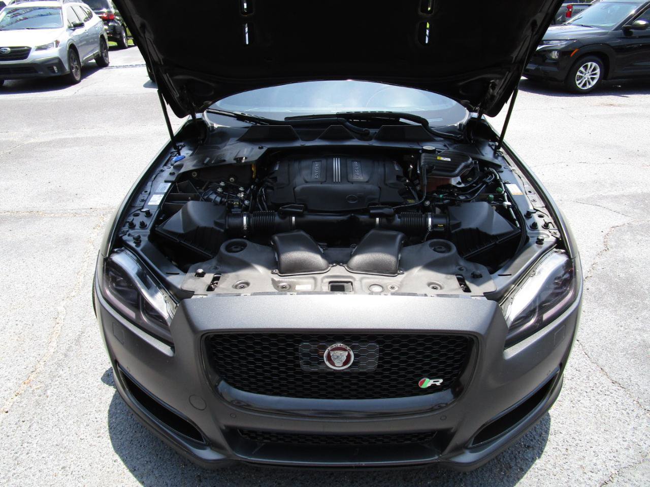 Used 2016 Jaguar XJ R RWD image 38