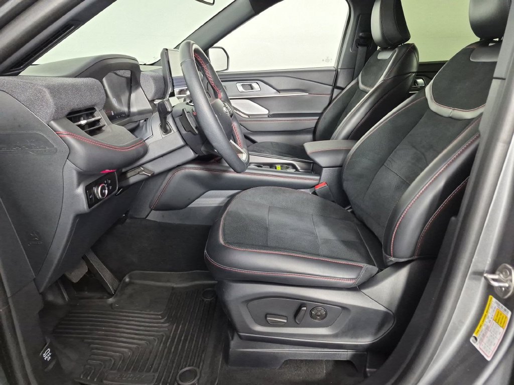 Used 2025 Ford Explorer ST w/ Sun And Sound Package AWD/4WD image 17