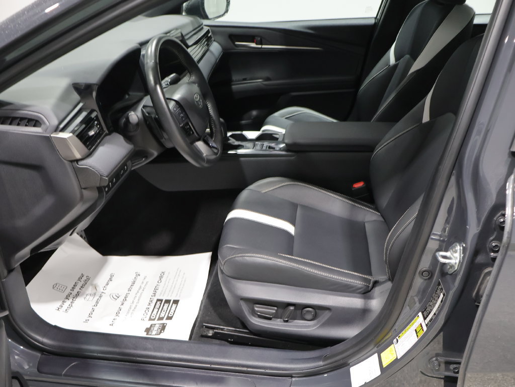 Used 2025 Toyota Camry SE FWD image 9