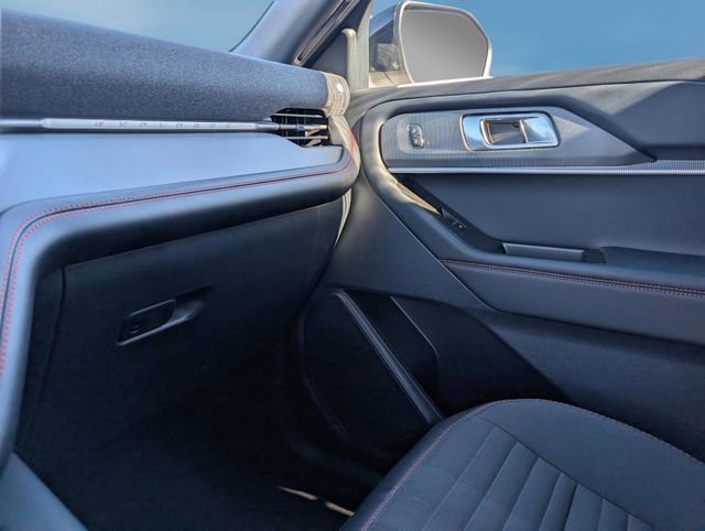 Used 2025 Ford Explorer ST-Line w/ Premium Package image 31