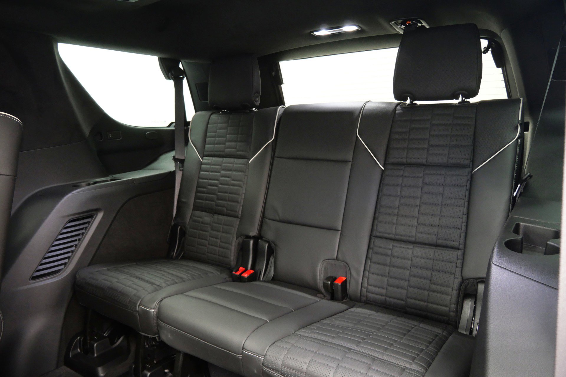 Used 2026 Cadillac Escalade V w/ LPO, ONYX Package AWD/4WD image 17