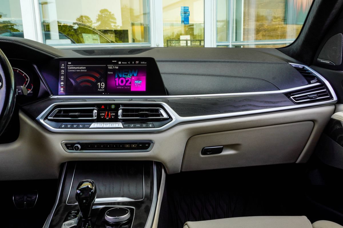 Used 2020 BMW X7 xDrive40i w/ M Sport Package AWD/4WD image 18
