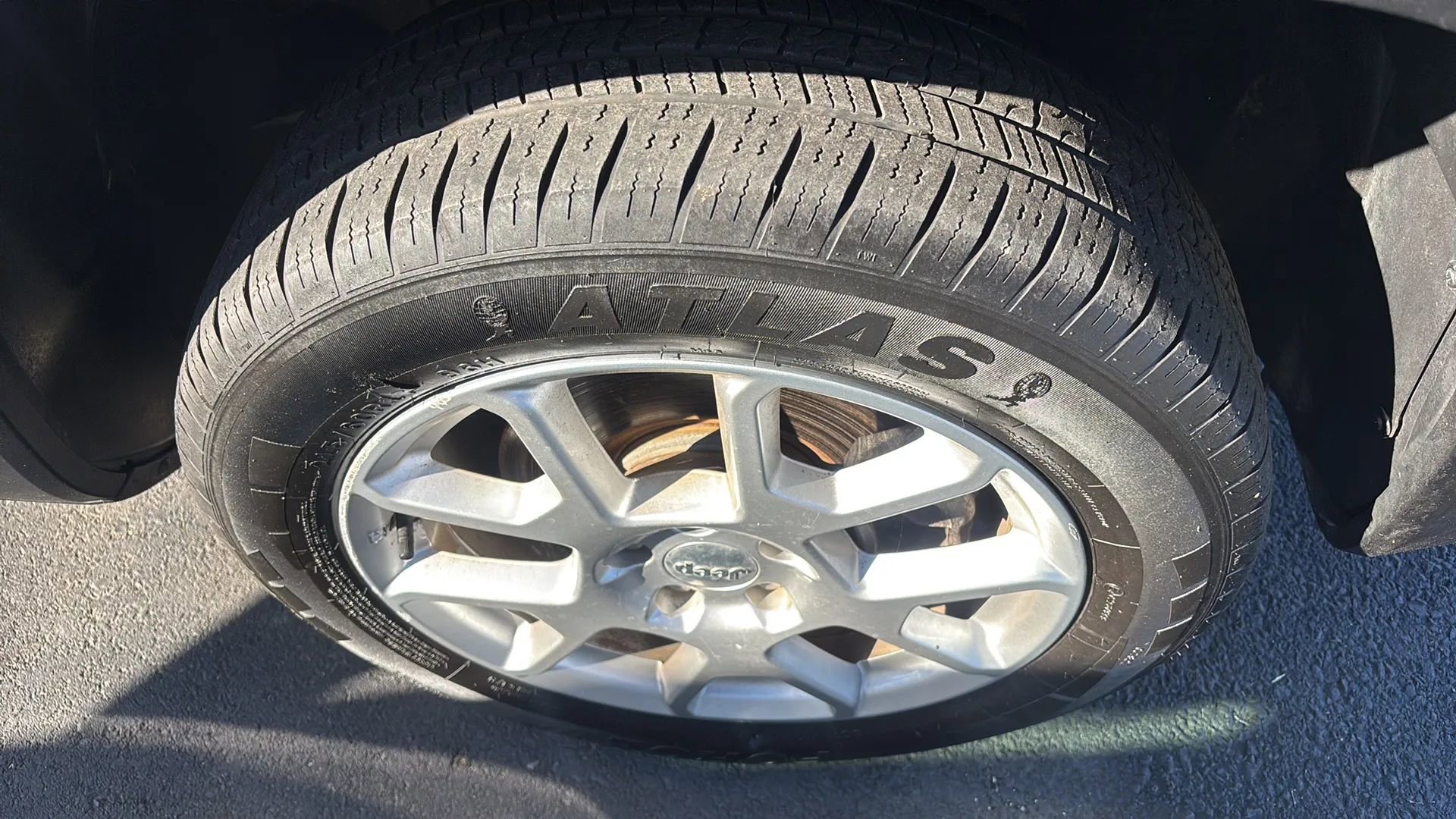 Used 2019 Jeep Renegade Latitude AWD/4WD image 32