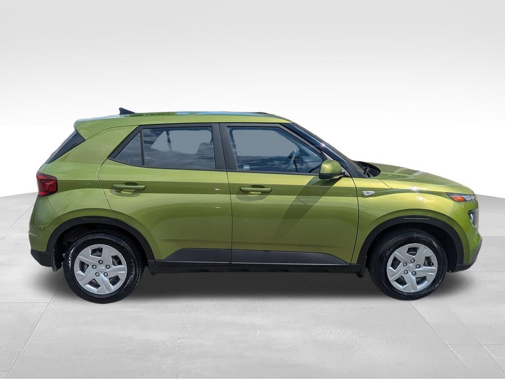 Used 2020 Hyundai Venue SE FWD image 11