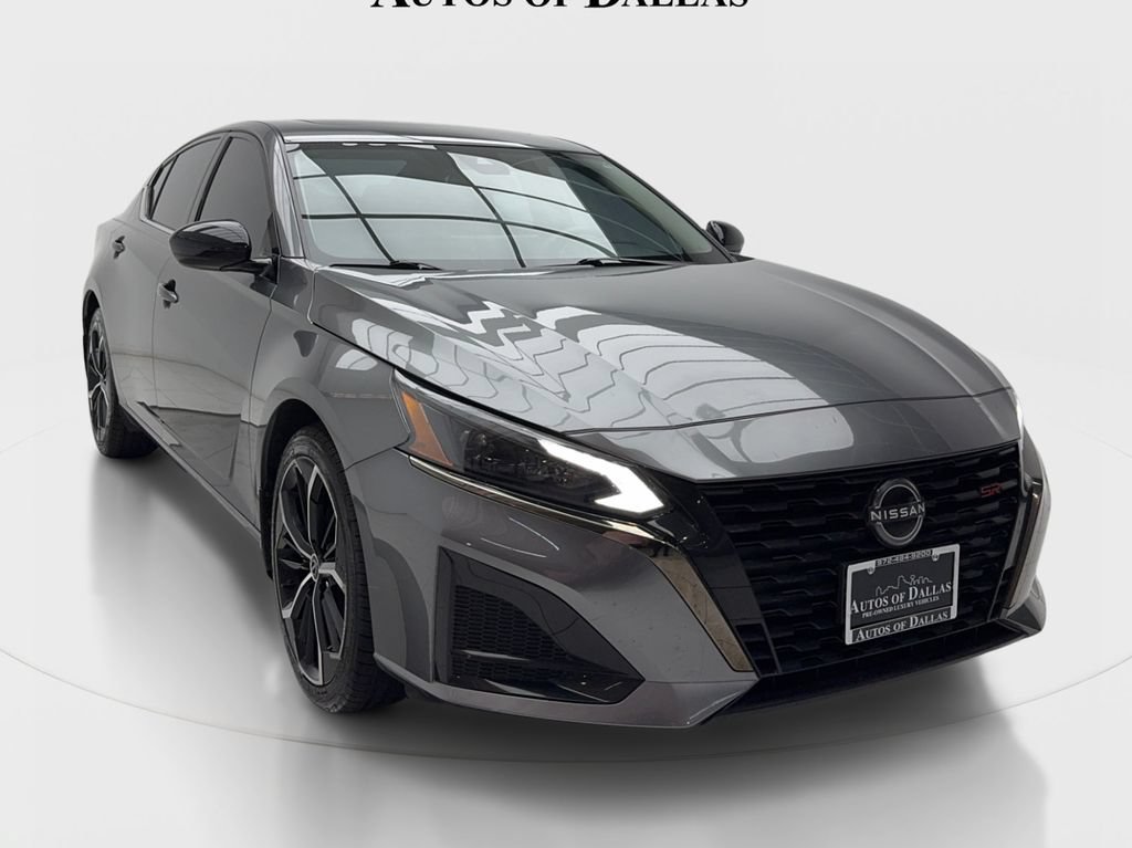 Used 2023 Nissan Altima 2.5 SR w/ SR Premium Package AWD/4WD image 3