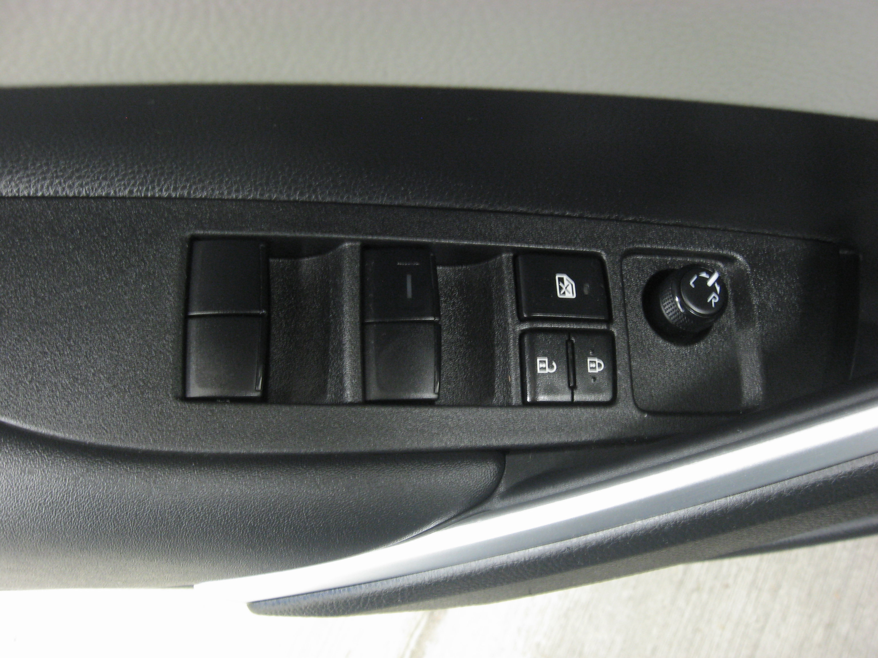 Certified 2023 Toyota Corolla Cross LE image 12