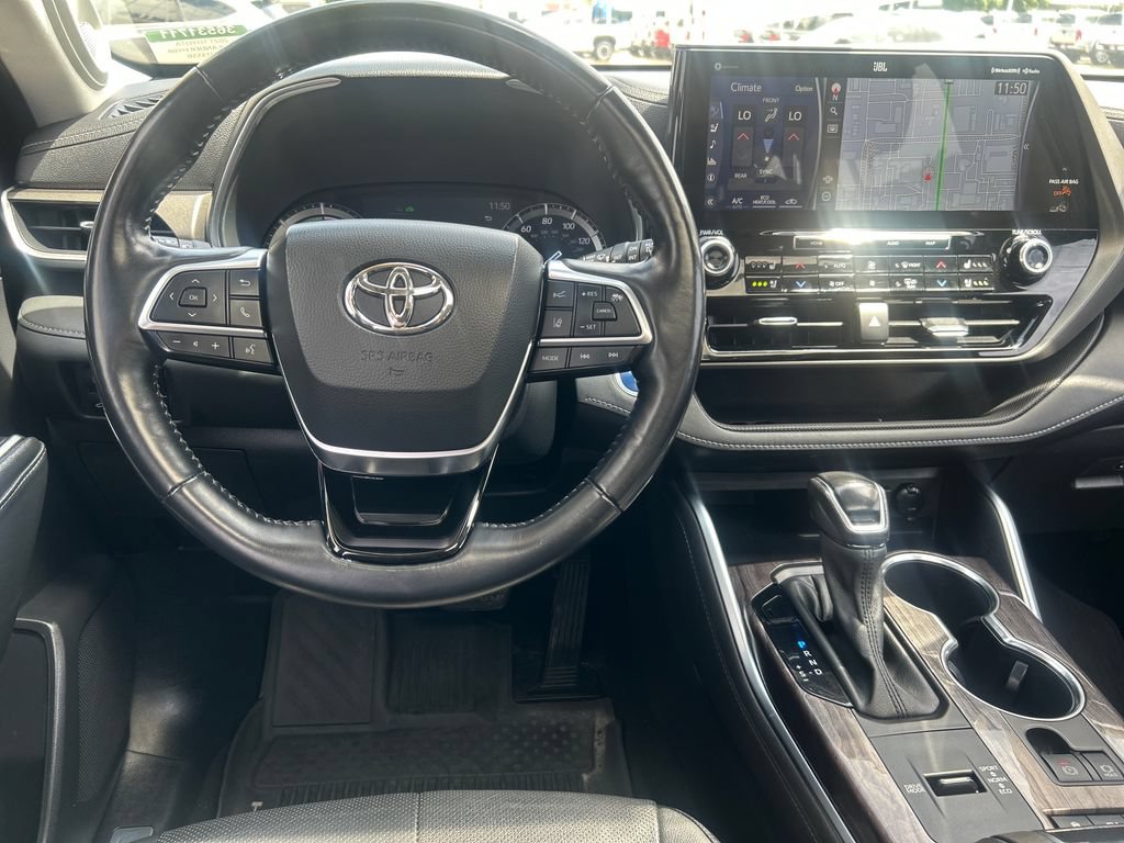 Certified 2021 Toyota Highlander Limited AWD/4WD image 15