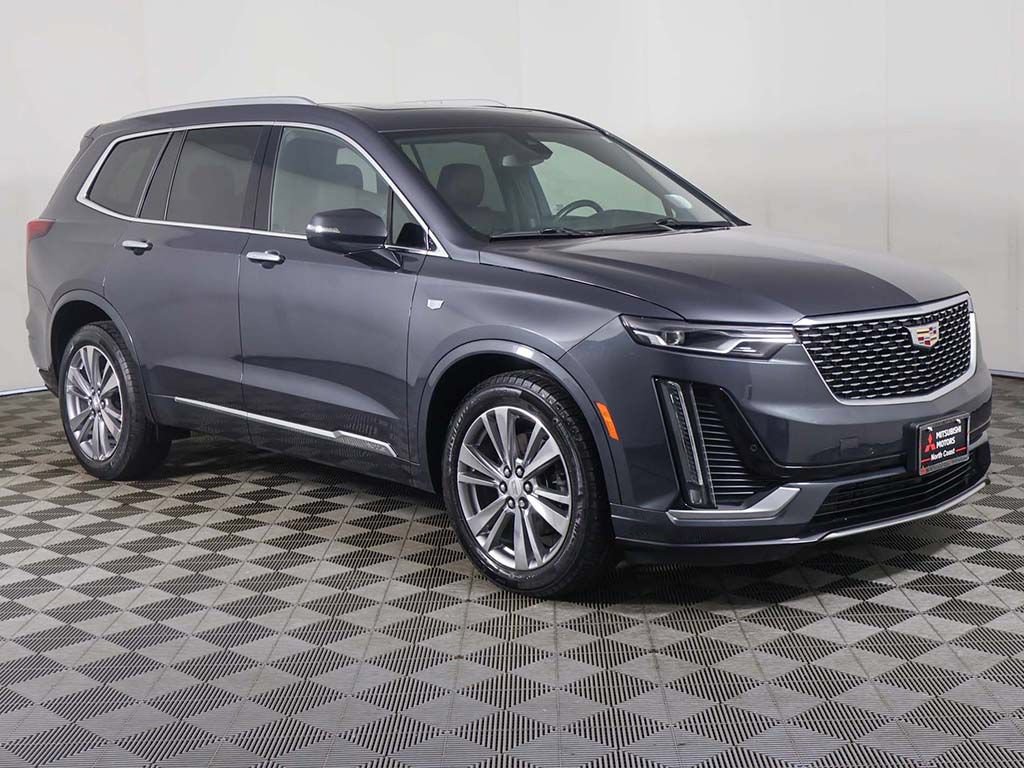 Used 2023 Cadillac XT6 Premium Luxury AWD/4WD image 2